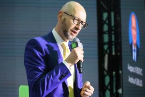 Яценюк рассказал, кто будет в будущем финансировать Украину