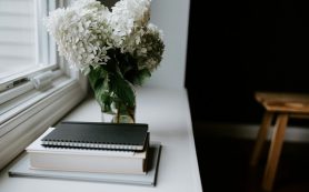 От барной стойки до оранжереи: как использовать подоконник в квартире