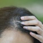 Как скрыть раннюю седину волос?