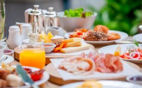 Врач ФМБА рассказала, какие блюда лучше не есть натощак