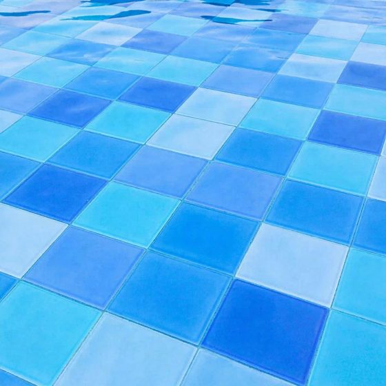 Создай свой оазис: Выбираем идеальную плитку для бассейна