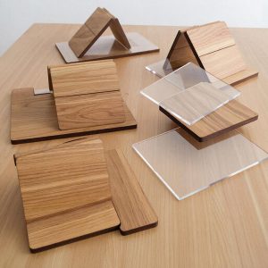 Настольное Искусство: Гид по Тейбл Тентам, Меню-Холдерам и Резервам для Вашего Бизнеса